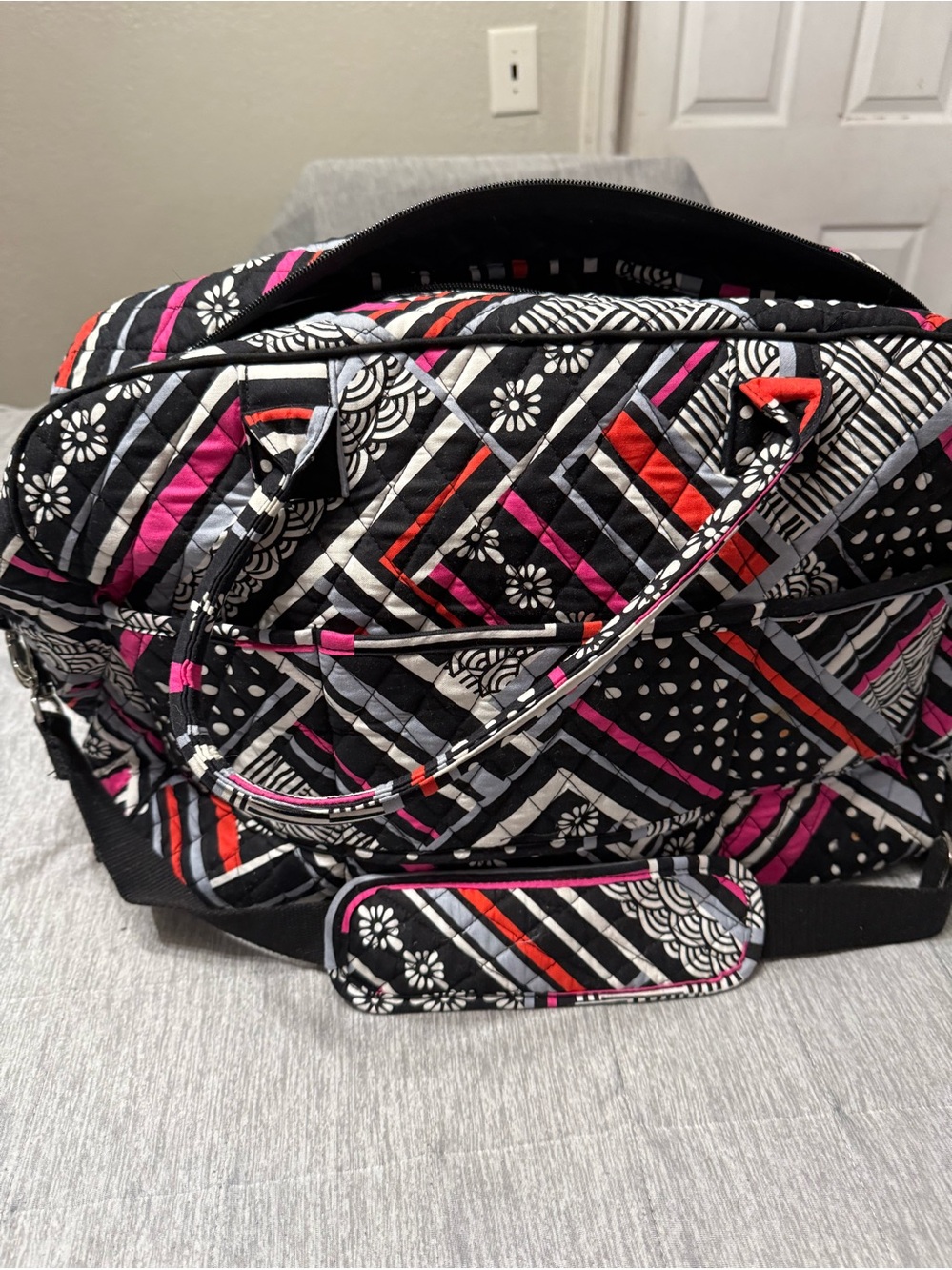 Vera Bradley - Picture 4 of 8